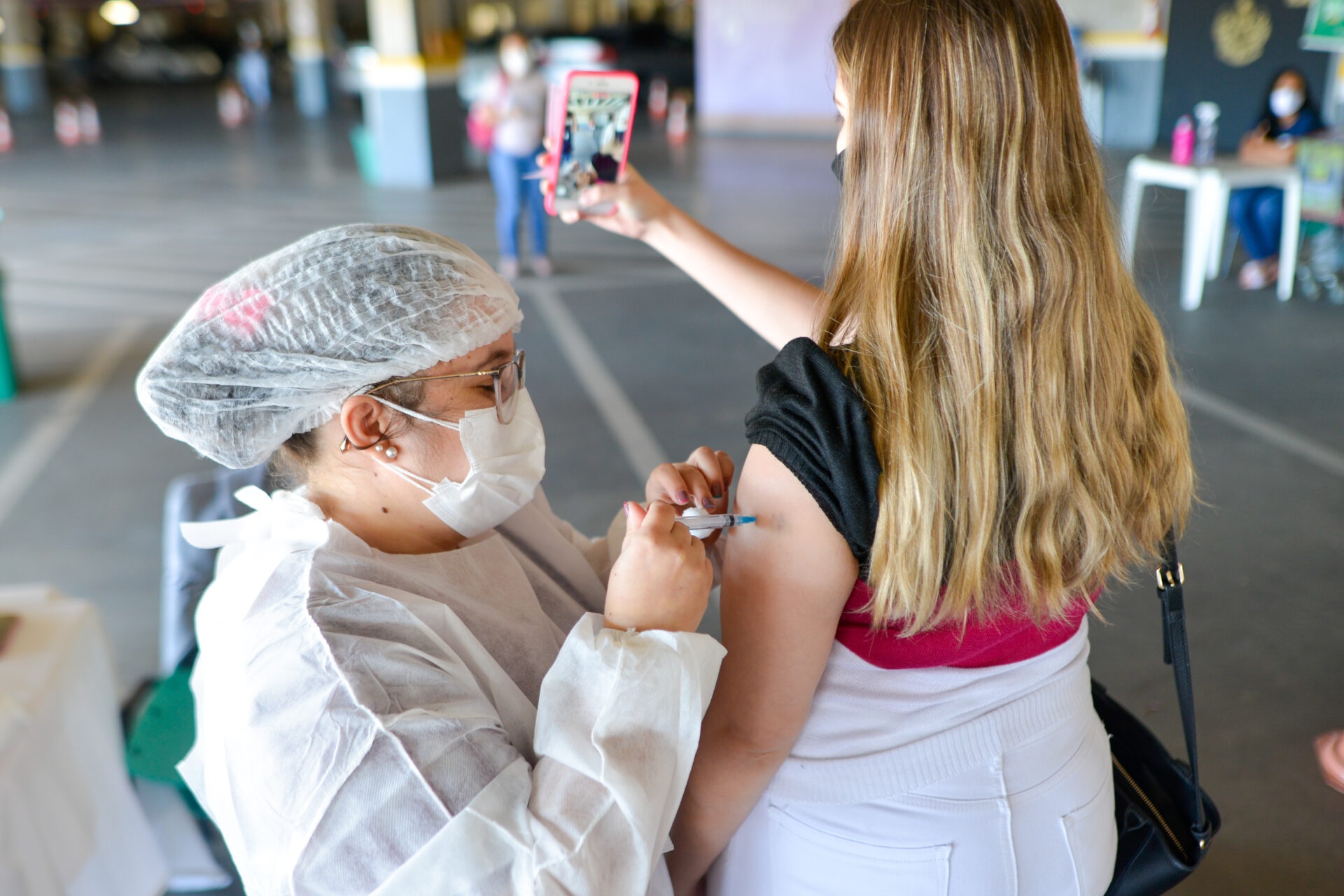 Pessoas com 12 anos ou mais podem tomar vacina sem agendamento