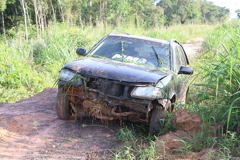 Motorista perde o controle da direção e sai da pista na BR-163