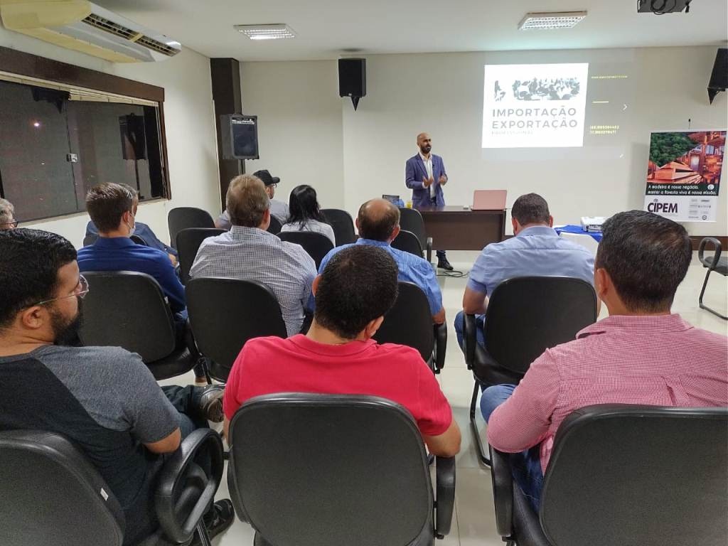 Palestra esclarece dúvidas quanto a importação e exportação profissional