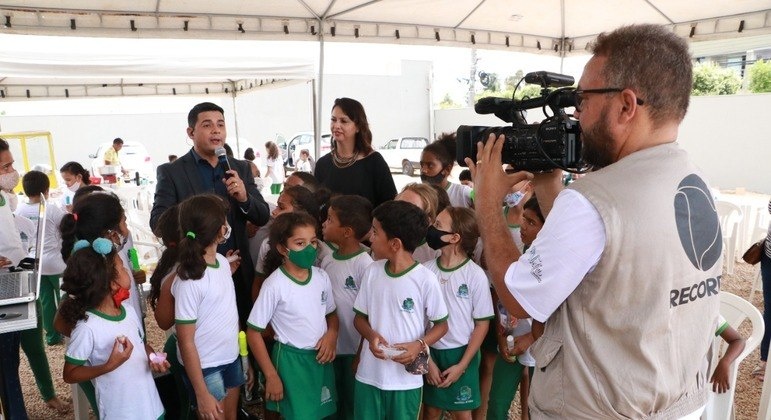Real TV celebra Dia das Crianças com programação especial e vira notícia no R7