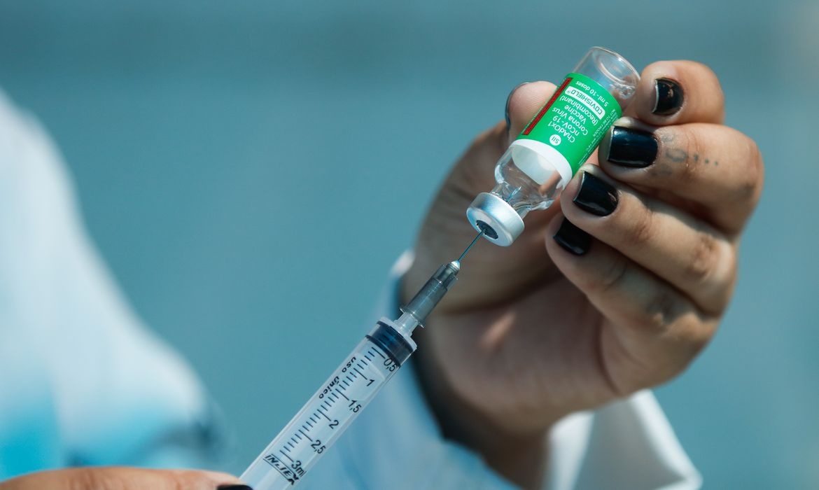 Mato Grosso recebe 40 mil doses de vacina contra a Covid-19 nesta sexta-feira