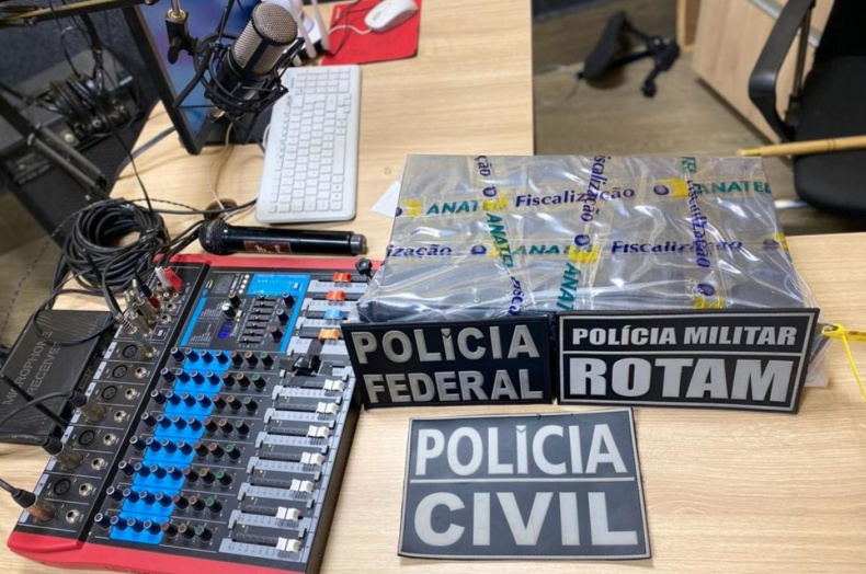 PF fecha rádios acusadas de repassar informações a presidiários
