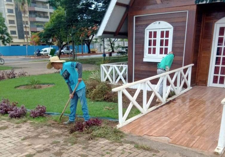 Prefeitura realiza ornamentação e revitalização de praças e avenidas de Sinop