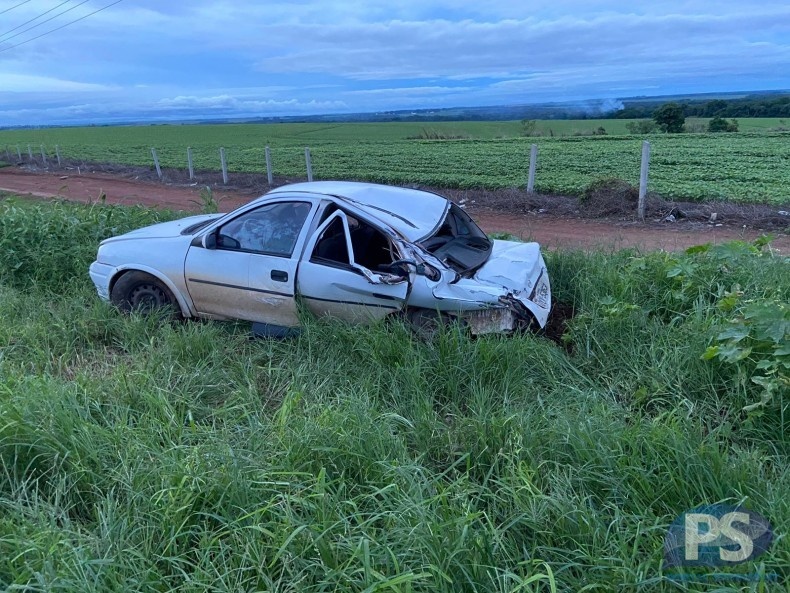 Sorriso: vagão de carreta cai sobre carro na BR-163