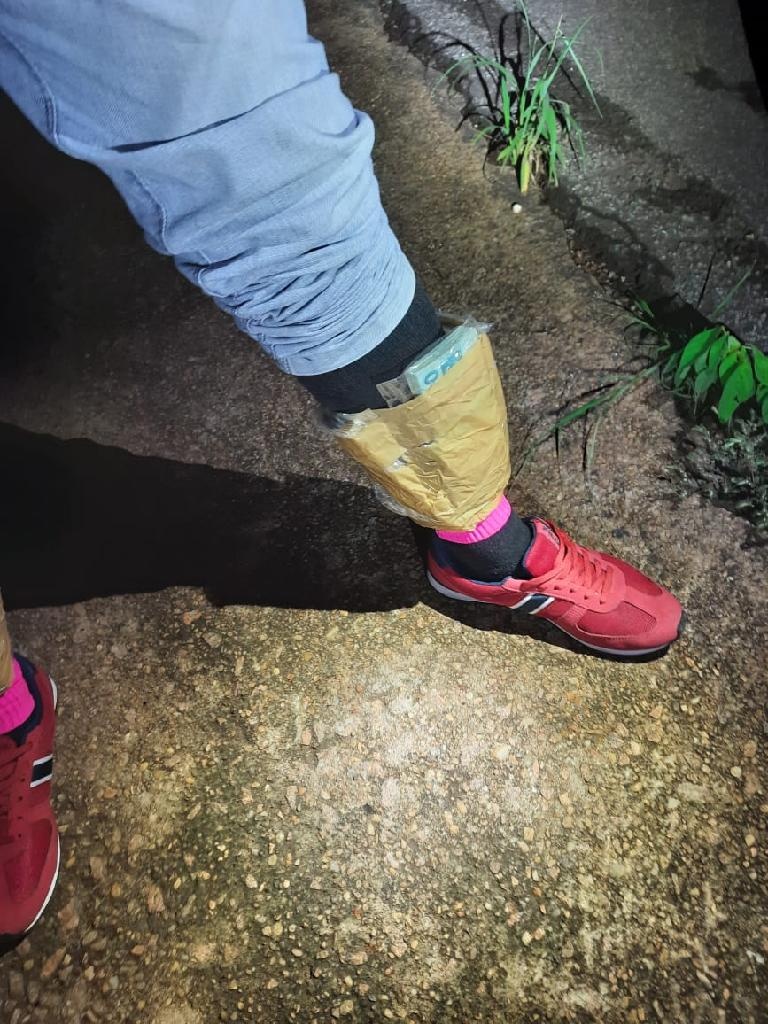 Homem é flagrado pela PM com R$ 44 mil fixado nas pernas