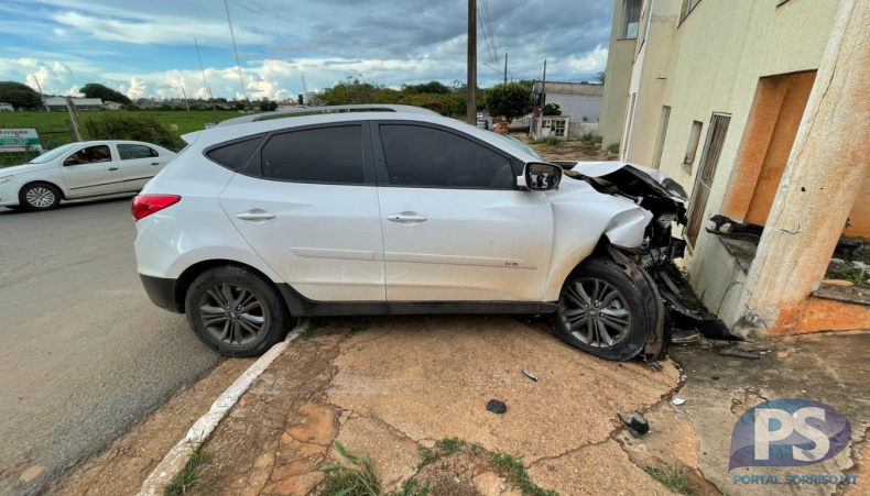 Criança sofre ferimento após batida entre carros em Sorriso