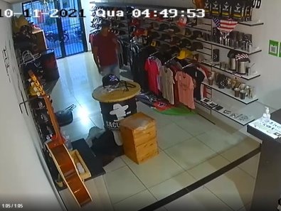 Rapaz é preso por invadir e roubar 6 empresas em 1 mês