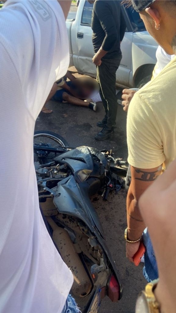 Jovem morre em grave acidente entre moto e caminhonete em Sinop