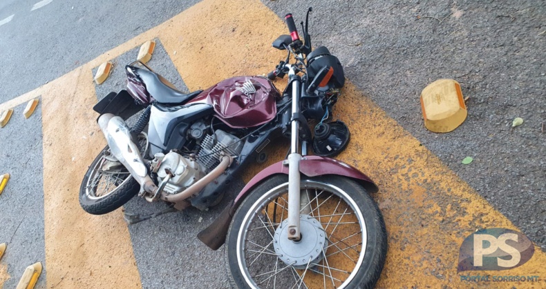 Motociclista é atingido por caminhão em cruzamento de avenidas