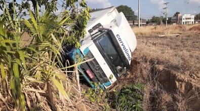 Ladrão que caiu com caminhão roubado em valeta é preso