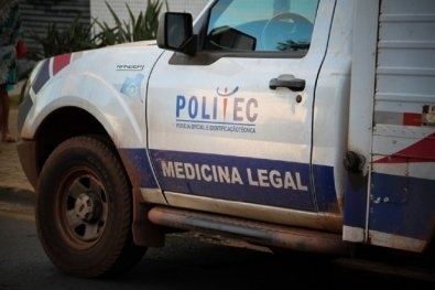 Pai encontra criança morta em casa com tiro no queixo