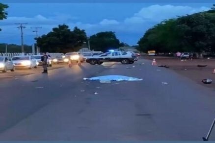 Em ultrapassagem, jovem cai de moto e morre atropelada em rodovia