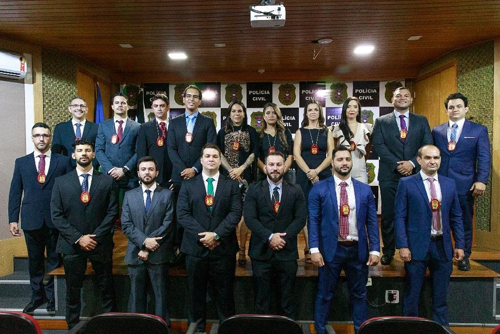 Polícia Civil empossa mais 17 delegados; após formados, irão integrar unidades do interior