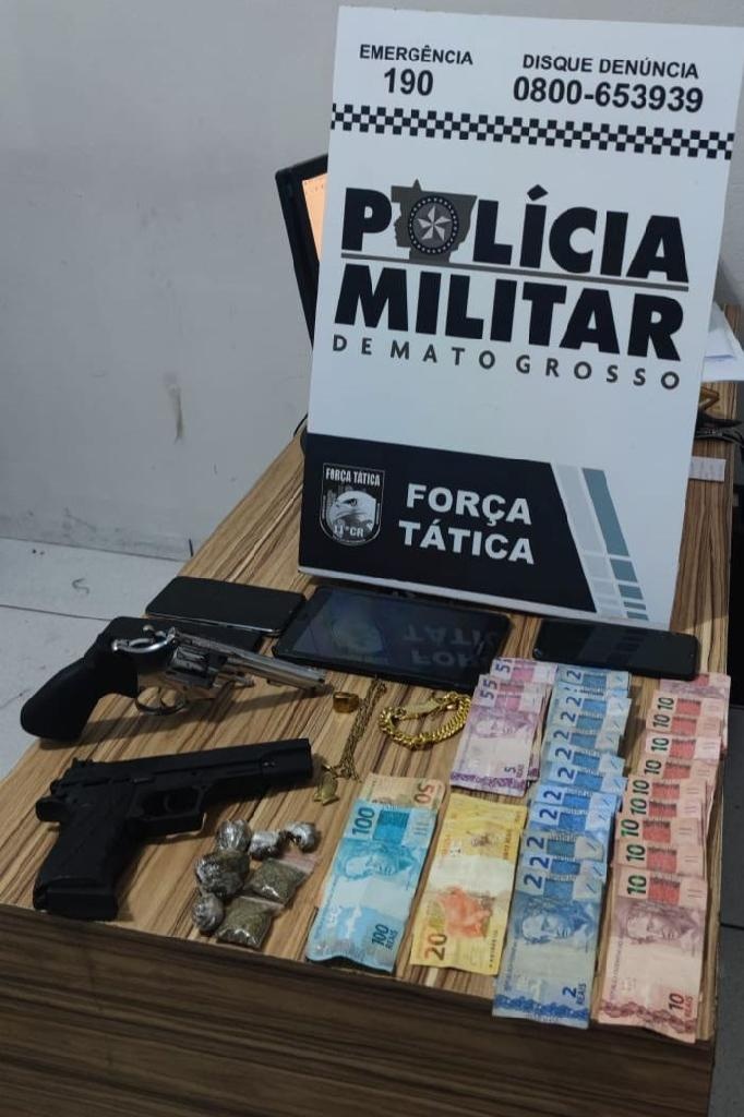 PM recupera moto e prende dois suspeitos por roubo a uma farmácia