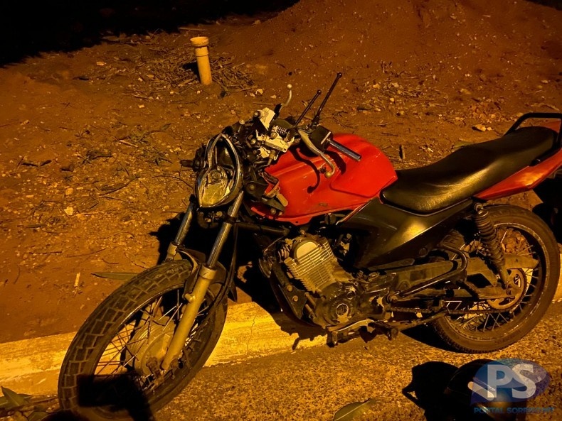 Homem é socorrido com suspeita de fratura e mandíbula deslocada após bater moto em vaca