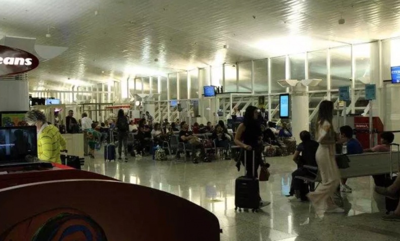 PM efetua tiro acidental durante embarque no aeroporto
