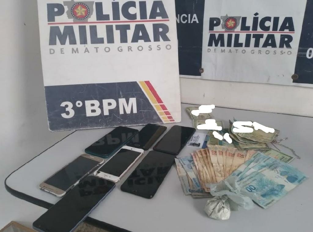 Homem é preso em barraco com cocaína, dinheiro e documentos de terceiros