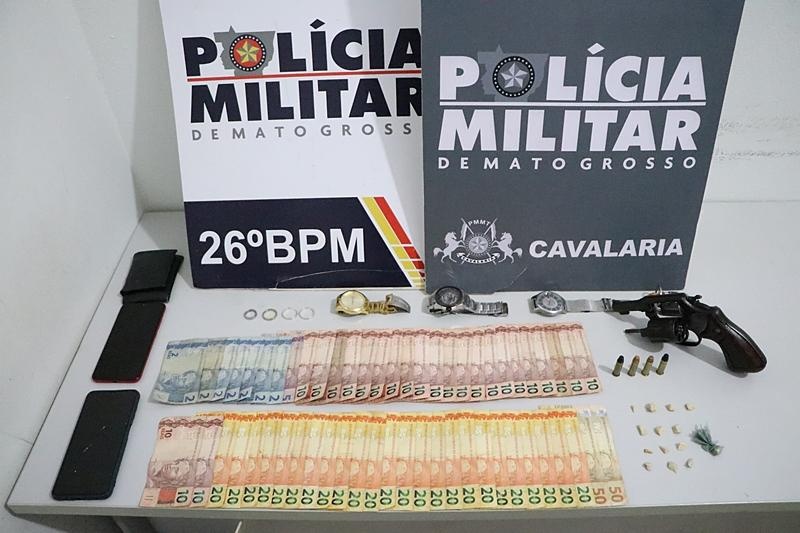Quadrilha é presa em flagrante com drogas e arma