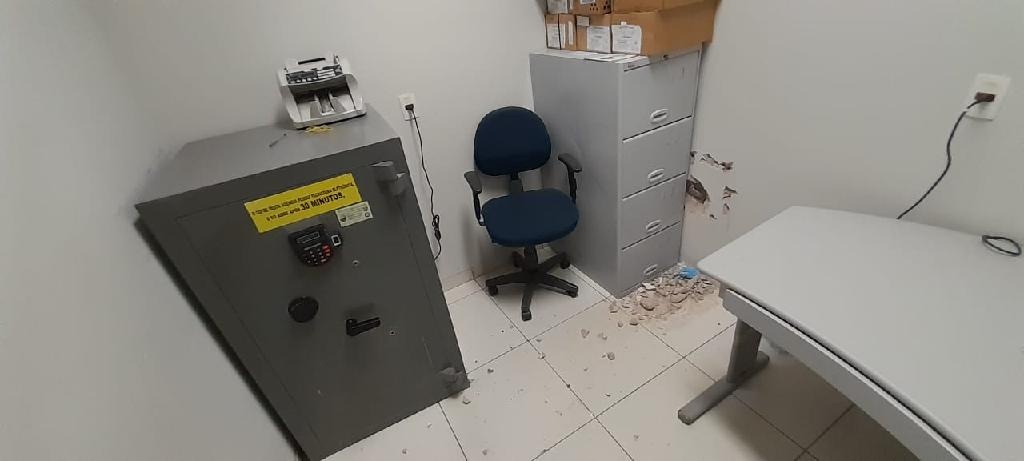 PM prende suspeito em flagrante e frustra furto à agência bancária