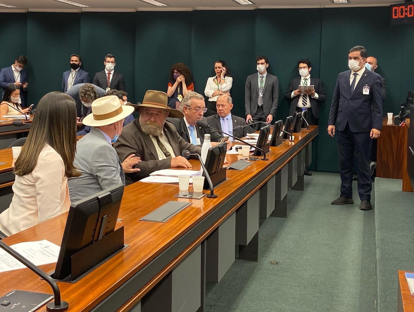 Prefeito visita deputados em Brasília para buscar recursos
