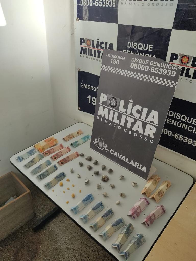 Suspeito é preso com droga e dinheiro no bairro Popular
