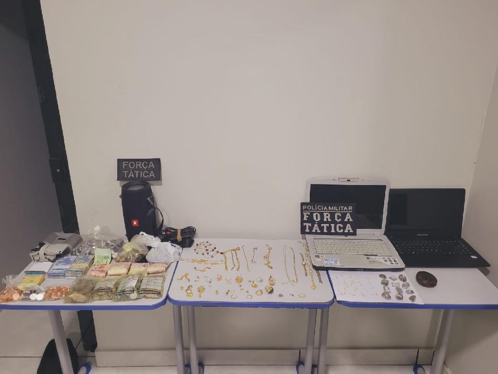 Quadrilha é presa por furto a uma residência