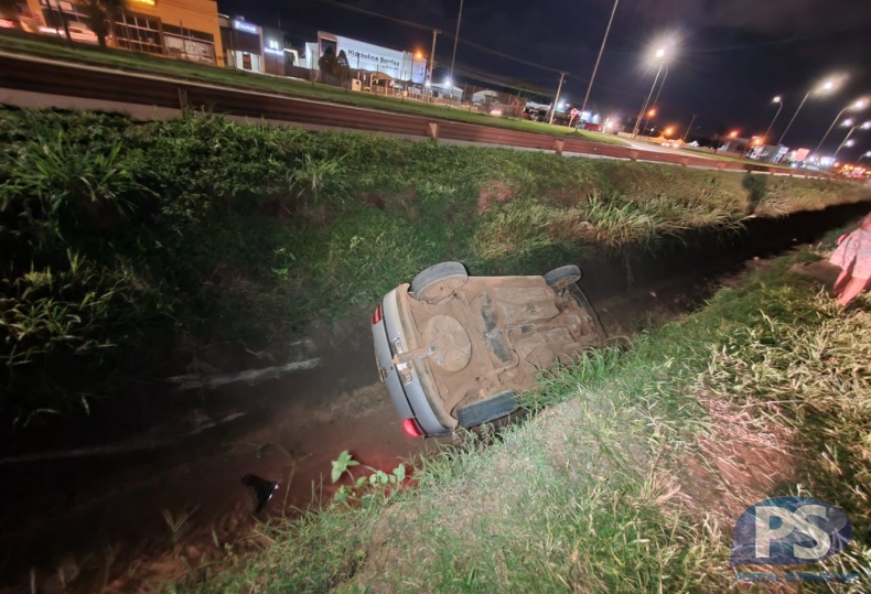 Sorriso: Mulher perde o controle da direção e veículo cai em valeta