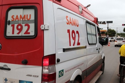 Jovem sobrevive a tiro na cabeça e ataque de cães