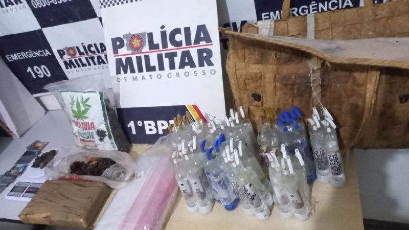 PM prende dupla com frascos de lança perfume e maconha