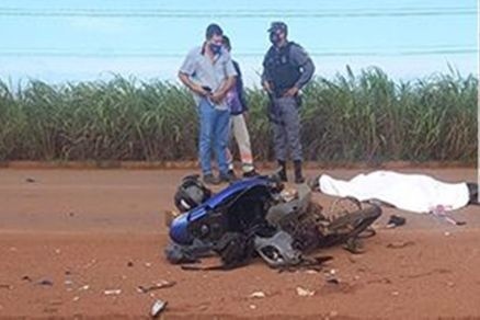 Motociclista morre ao bater em carreta na BR-158