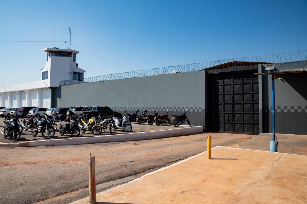 Governo suspende visitas aos presídios