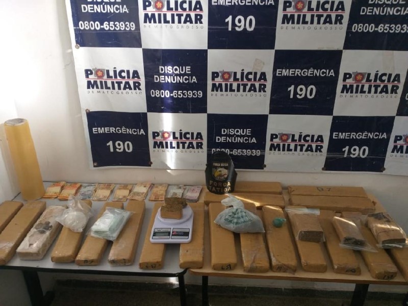 Força Tática prende duas pessoas e apreende 25 kg de drogas