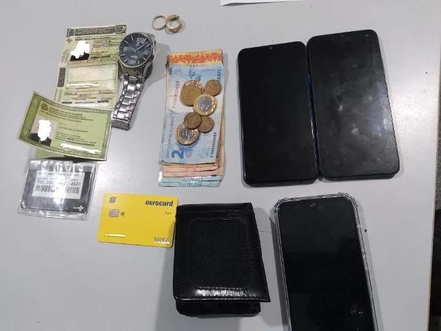 PM flagra suspeito com documento falso e cumpre mandado de prisão