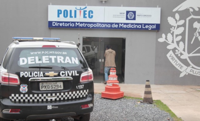Carro invade calçada, atropela e mata jovem