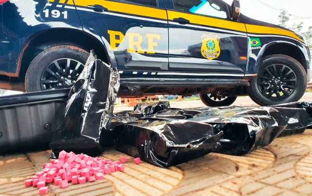Passageira de ônibus é presa com 30 mil comprimidos de ecstasy