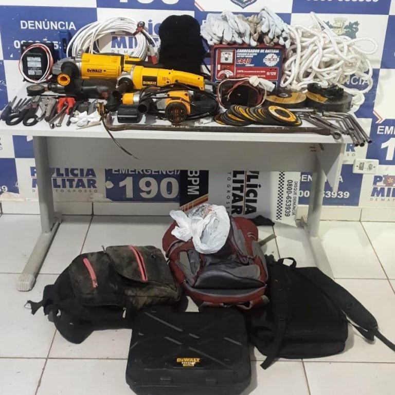 Polícia Militar prende dois homens e frustra furto à agência bancária