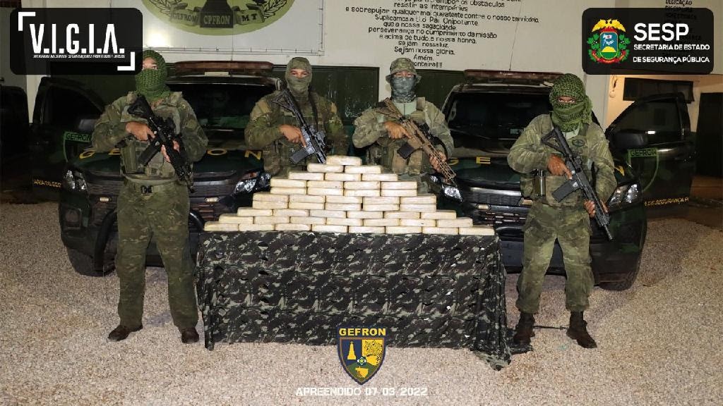 Três bolivianos são presos transportando cocaína na fronteira com a Bolívia