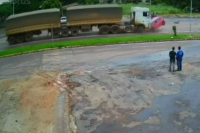 Acidente na BR-158 deixa um morto e dois feridos