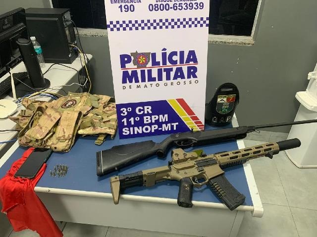 Homem é preso com espingarda e réplica de fuzil em Santa Carmem