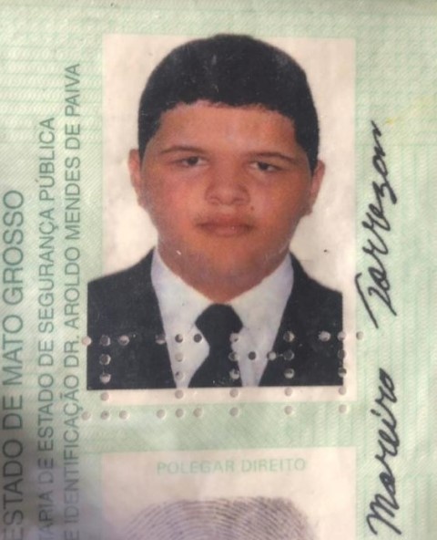 Jovem colide carro em árvore e morre na MT-140 em Sinop