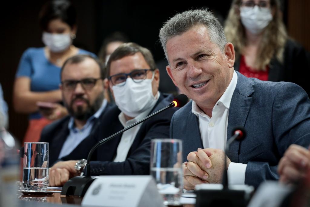 Programa MT Iluminado representa mais segurança na porta do cidadão, afirma governador