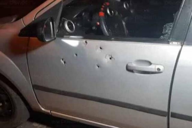 Pai e filho saem ilesos após carro ser alvejado por disparos de arma de fogo