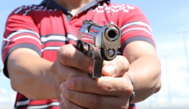 Acusado de integrar facção criminosa, jovem é levado para ser morto, mas foge baleado