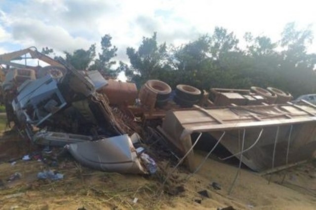 Motorista morre após caminhão tombar em rodovia na MT-430
