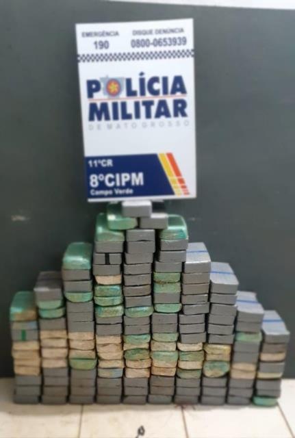 Polícia Militar apreende 153 quilos de pasta base de cocaína escondida em caminhão