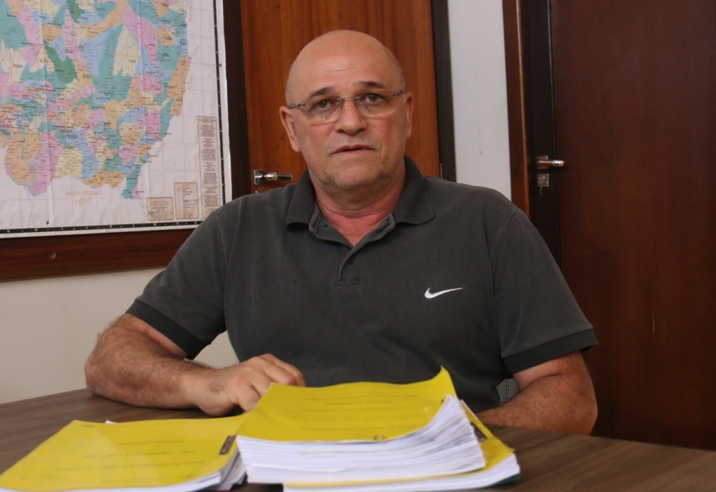 Construtora diz que obras estão paradas por culpa do prefeito