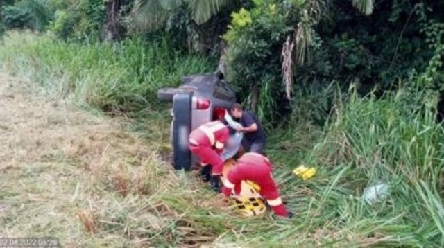Idoso morre após perder controle e capotar carro em rodovia