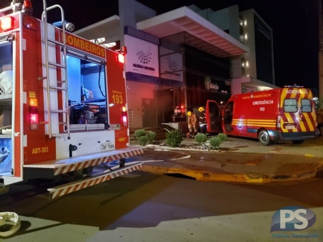 Bombeiros combatem princípio de incêndio em laboratório na avenida Brasil