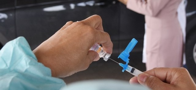 Pessoas com menos de 45 anos são as que menos tomam 3ª dose da vacina em MT