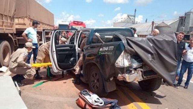Motorista de caminhonete fica ferido em acidente na BR-163